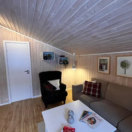 Vennebo - Koselig Liten Med Alle Fasiliteter Feriehus